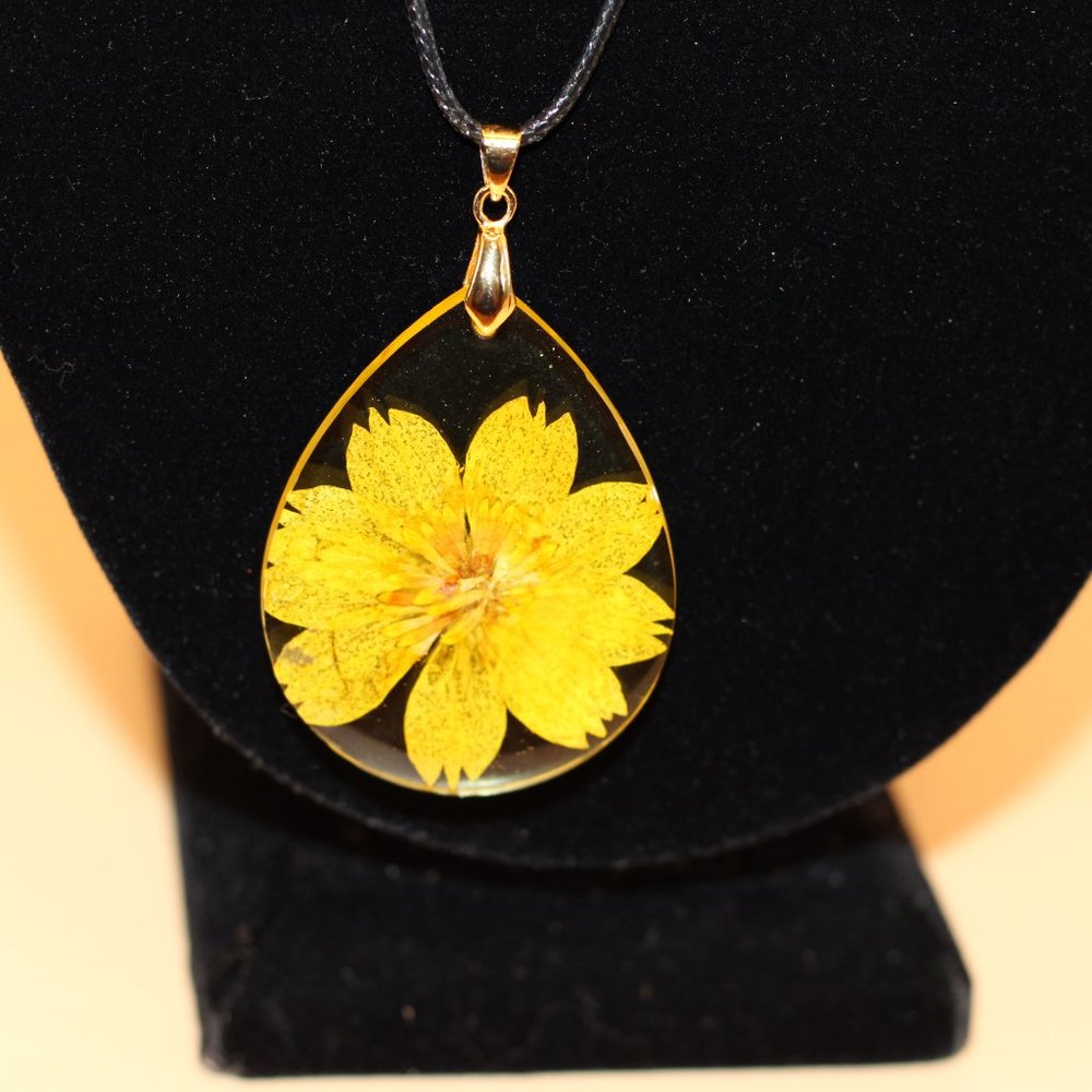 Flower necklace